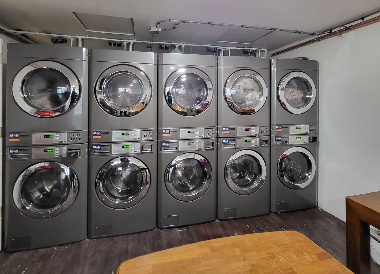 10 Washing Machines at Molly's Laundrette 10 Washing Machines at Molly's Laundrette